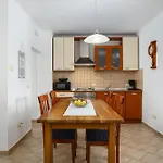 Dido Nini Вилла