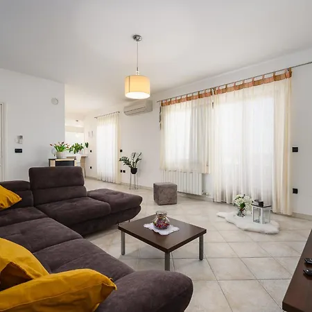 Dido Nini Villa Cere